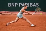 Kostyuk plays a slice backhand at the 2025 French Open - Day One - Source: Getty